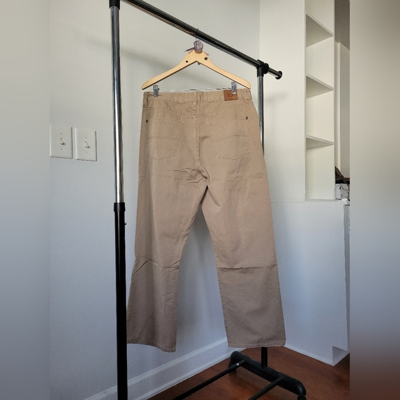 Tommy Hilfiger Relaxed Fit Tan Jeans - Picture 3 of 4